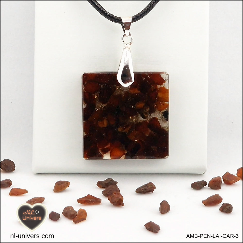 Pendentif Ambre carré M.2 en orgonite laiton