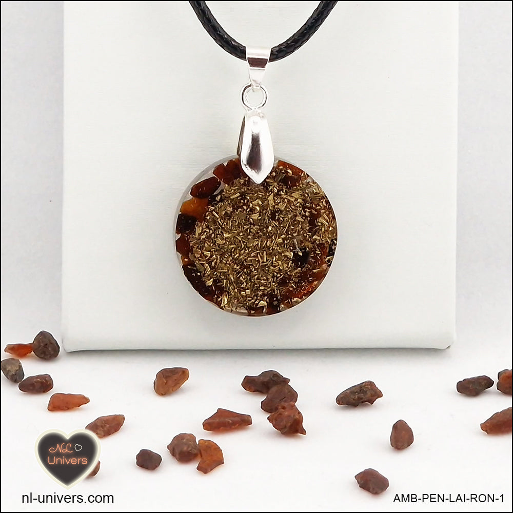 Pendentif Ambre rond M.1 en orgonite laiton