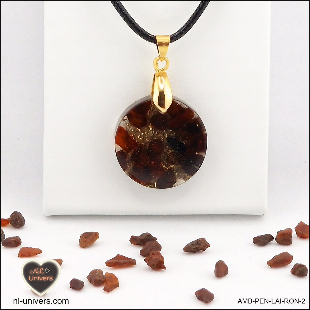 Pendentif Ambre rond M.1 en orgonite laiton