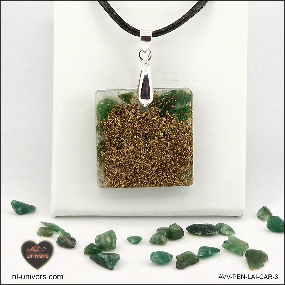 Pendentif Aventurine verte carré M.2 en orgonite laiton