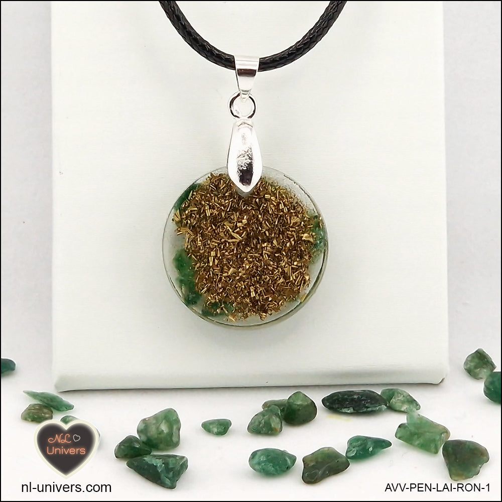 Pendentif Aventurine verte rond M.1 en orgonite laiton