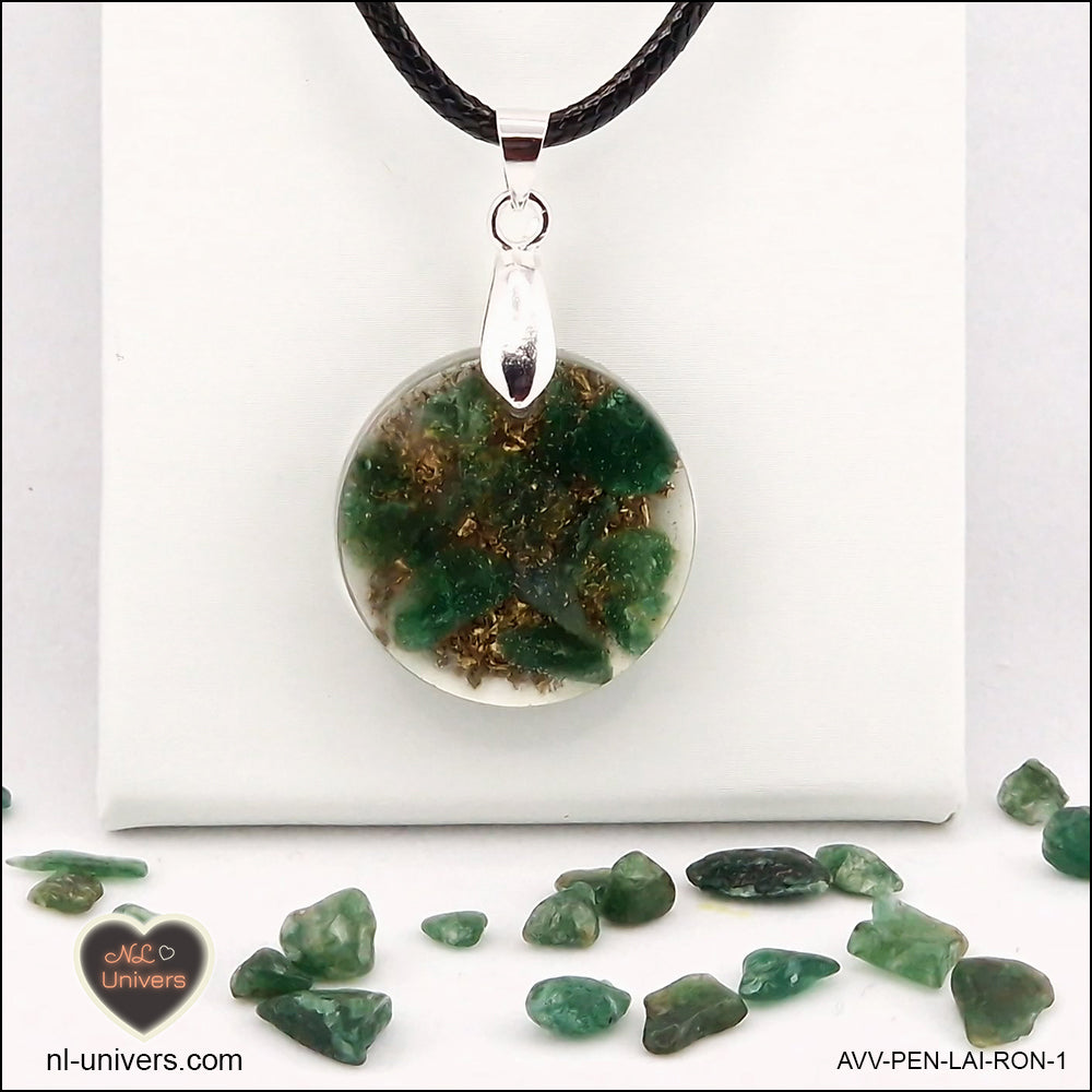 Pendentif Aventurine verte rond M.1 en orgonite laiton