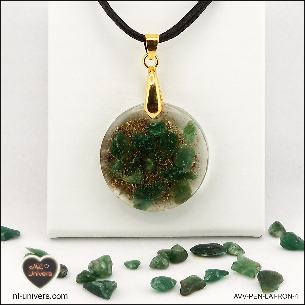 Pendentif Aventurine verte rond M.2 en orgonite laiton