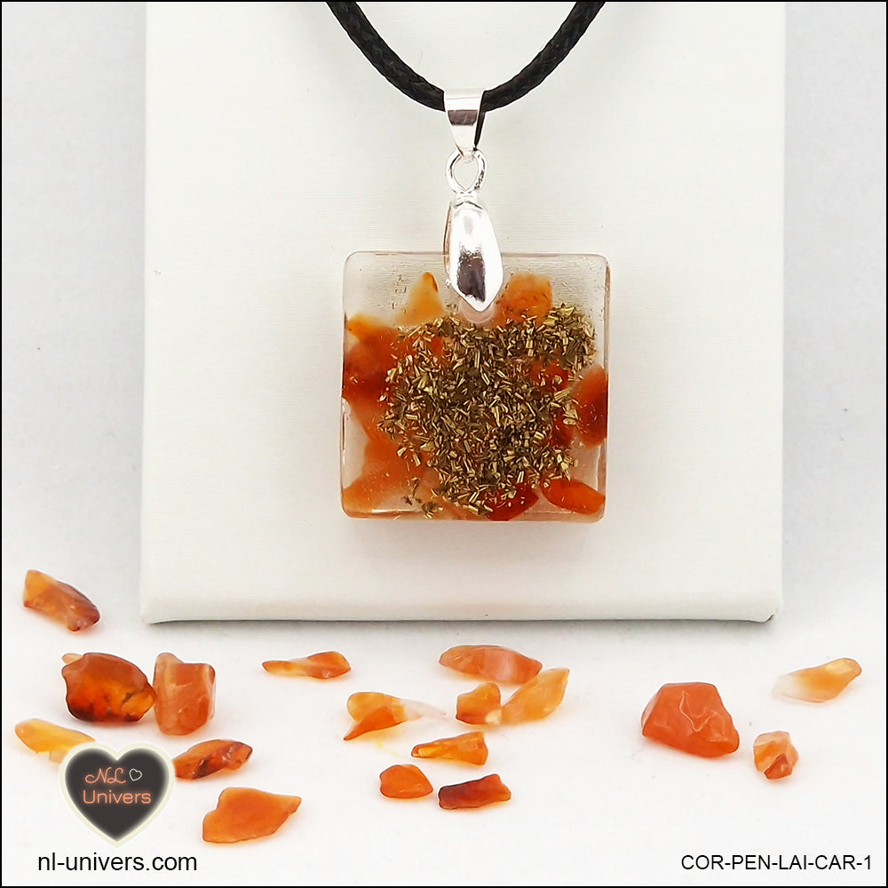 Pendentif Cornaline carré M.1 en orgonite laiton