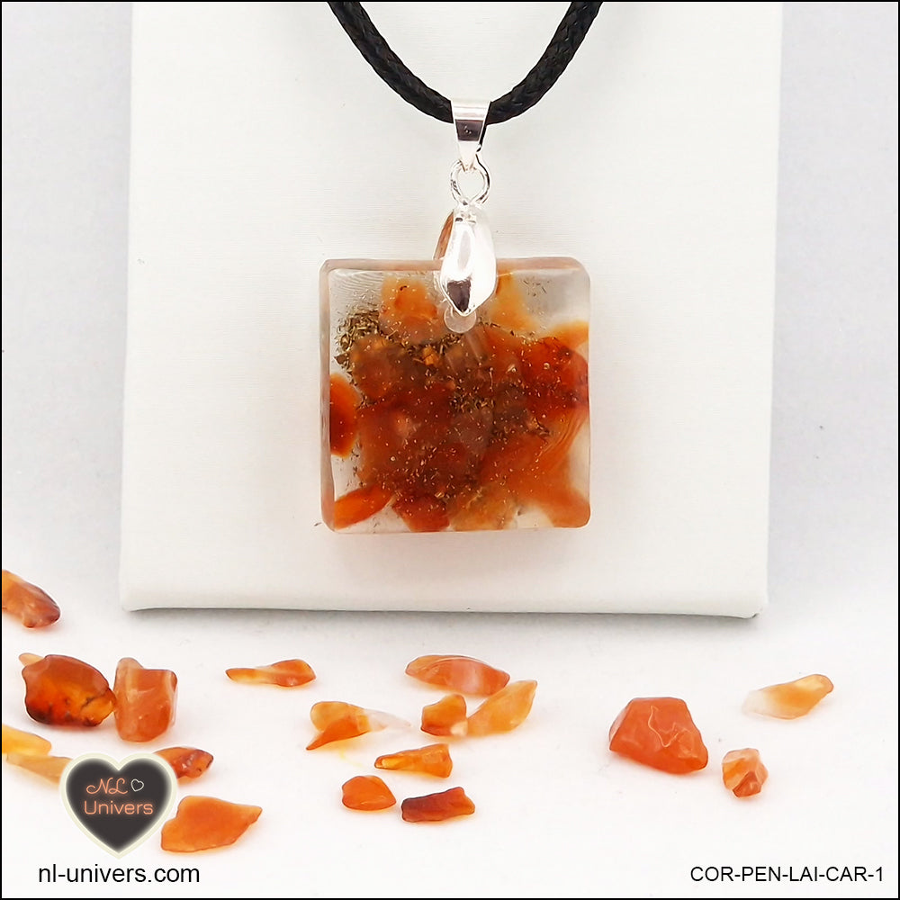 Pendentif Cornaline carré M.1 en orgonite laiton