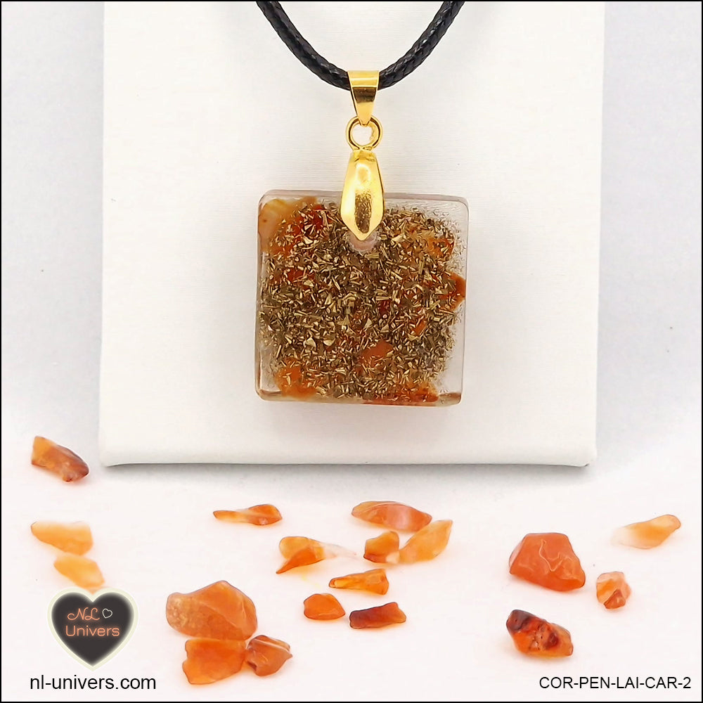 Pendentif Cornaline carré M.1 en orgonite laiton