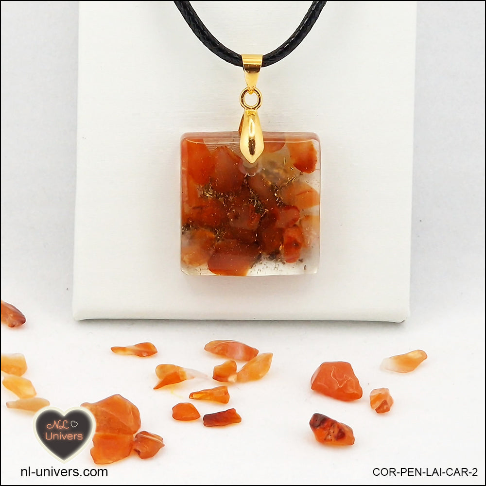 Pendentif Cornaline carré M.1 en orgonite laiton
