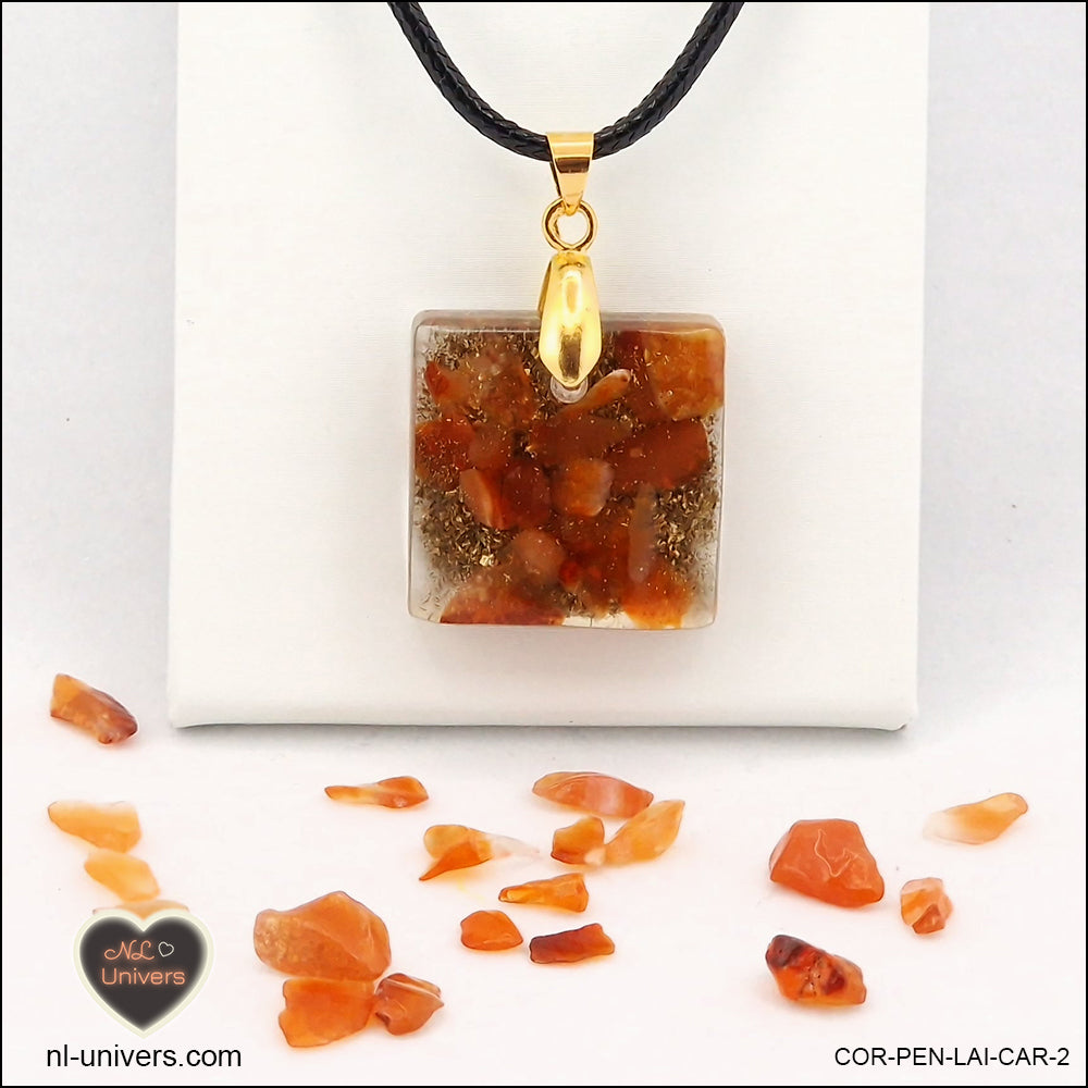 Pendentif Cornaline carré M.1 en orgonite laiton