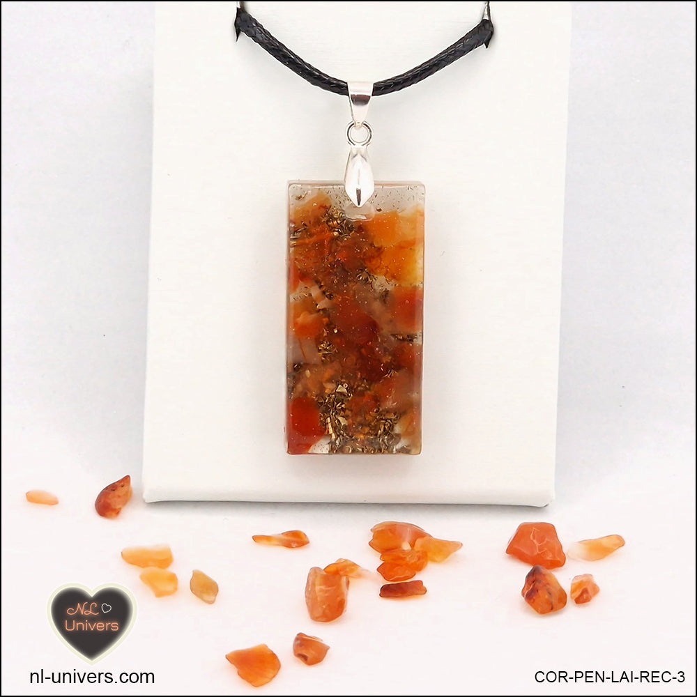 Pendentif Cornaline rectangle M.2 en orgonite laiton