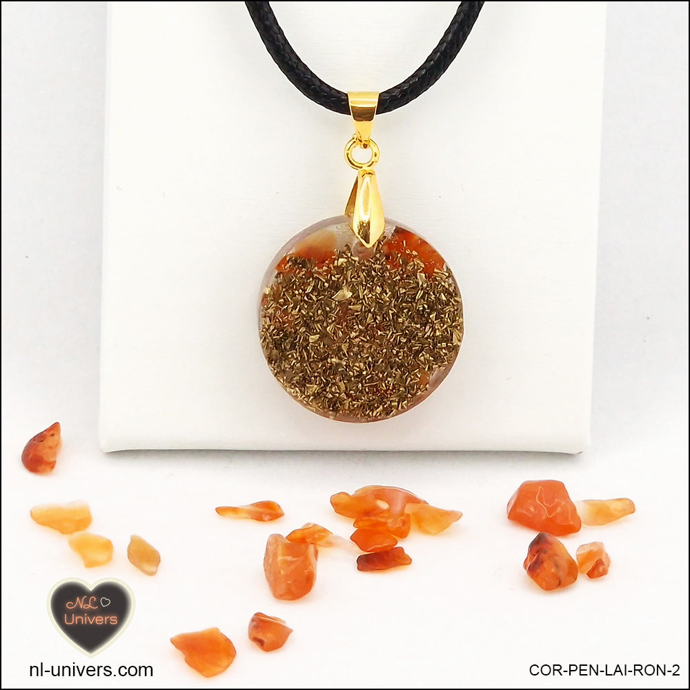 Pendentif Cornaline rond M.1 en orgonite laiton