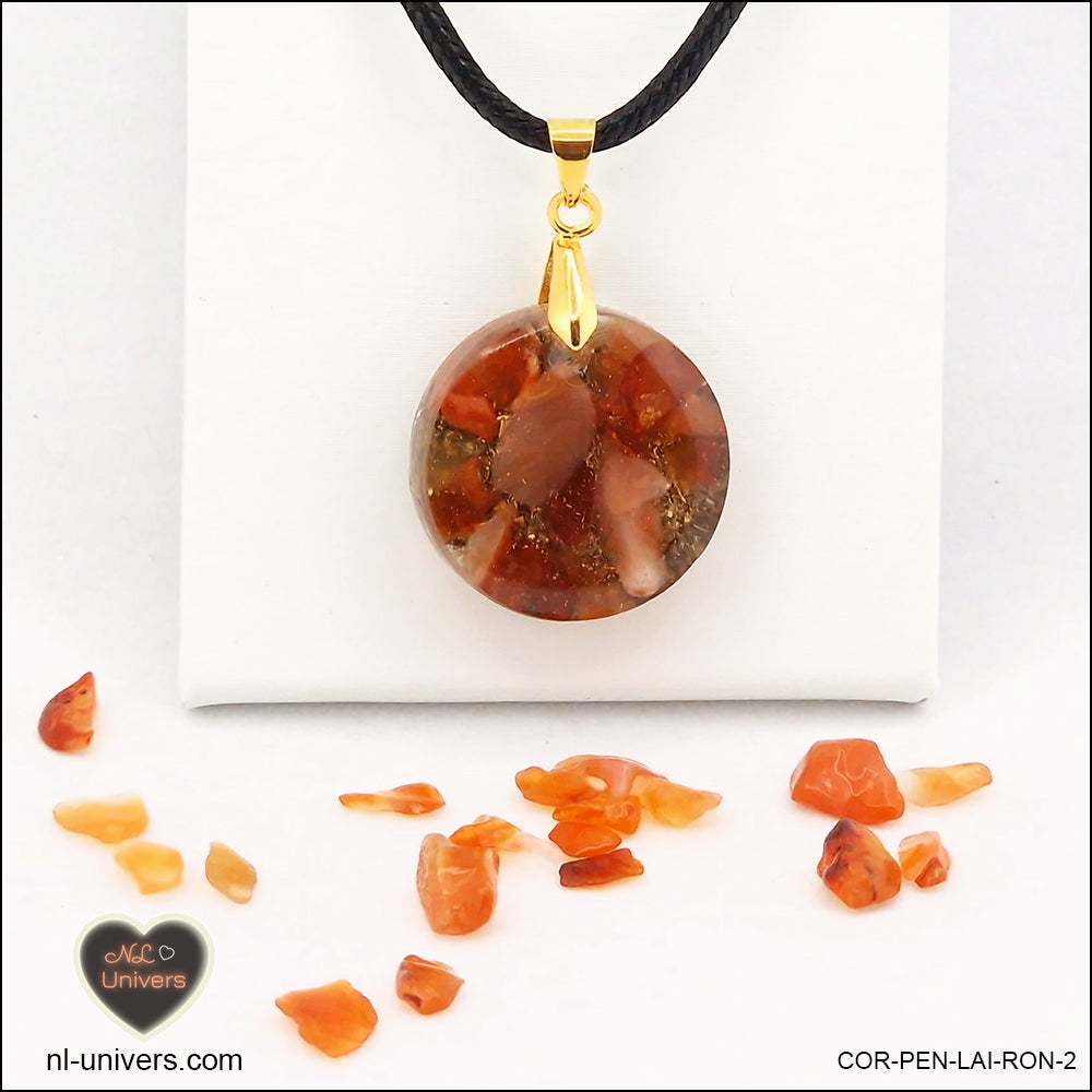 Pendentif Cornaline rond M.1 en orgonite laiton