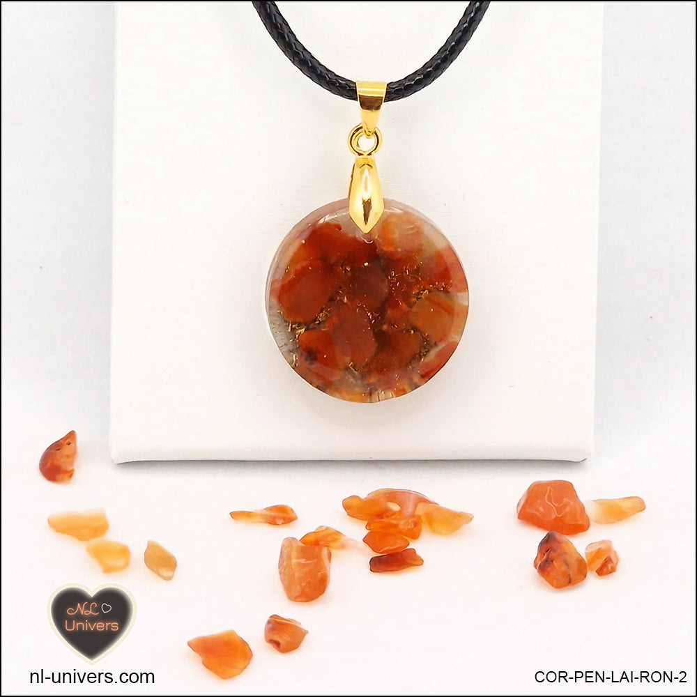 Pendentif Cornaline rond M.1 en orgonite laiton