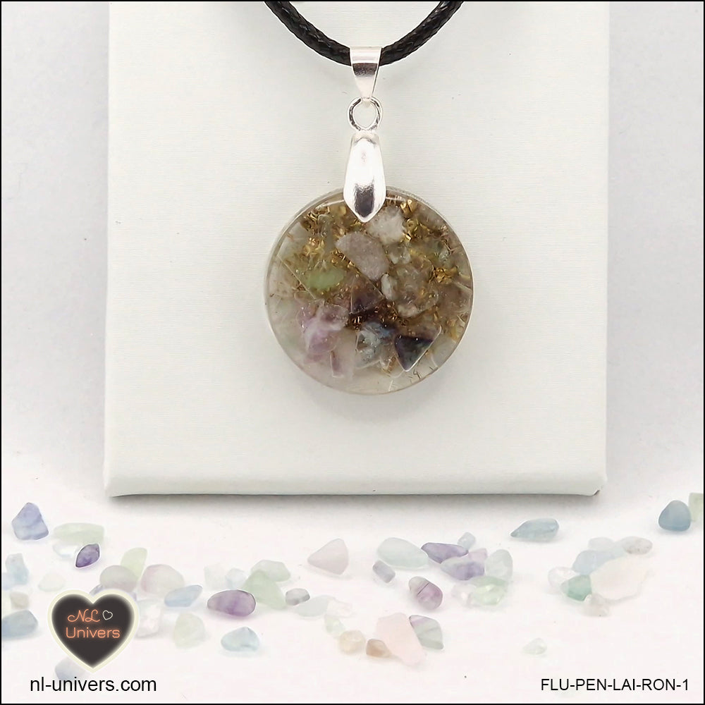 Pendentif Fluorite rond M.1 en orgonite laiton
