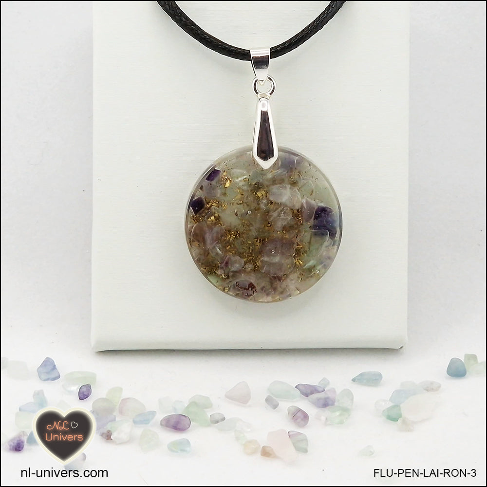 Pendentif Fluorite rond M.2 en orgonite laiton