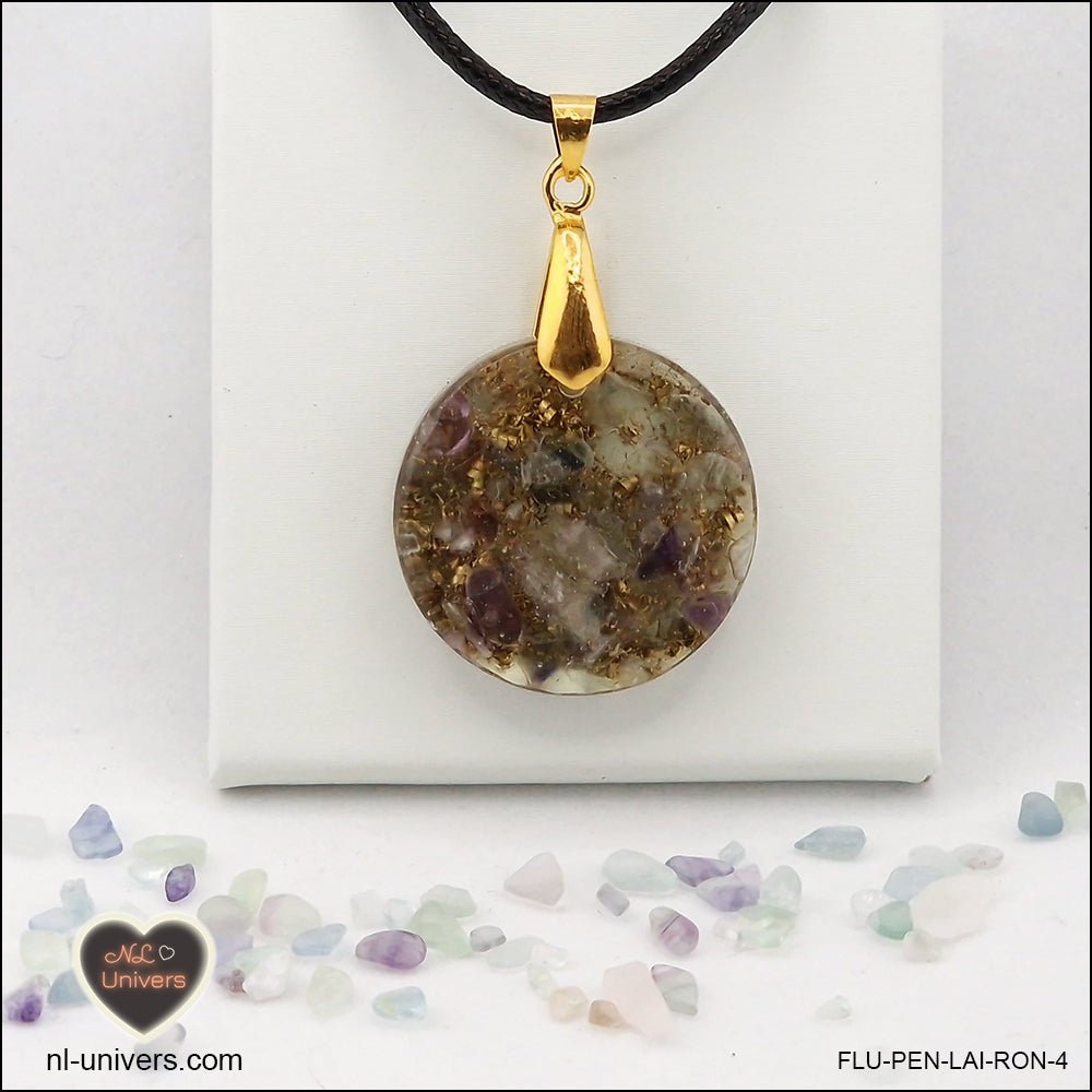 Pendentif Fluorite rond M.2 en orgonite laiton