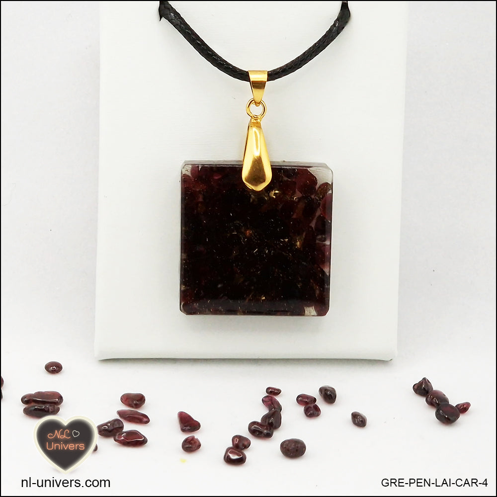 Square Garnet pendant M.2 in brass orgonite