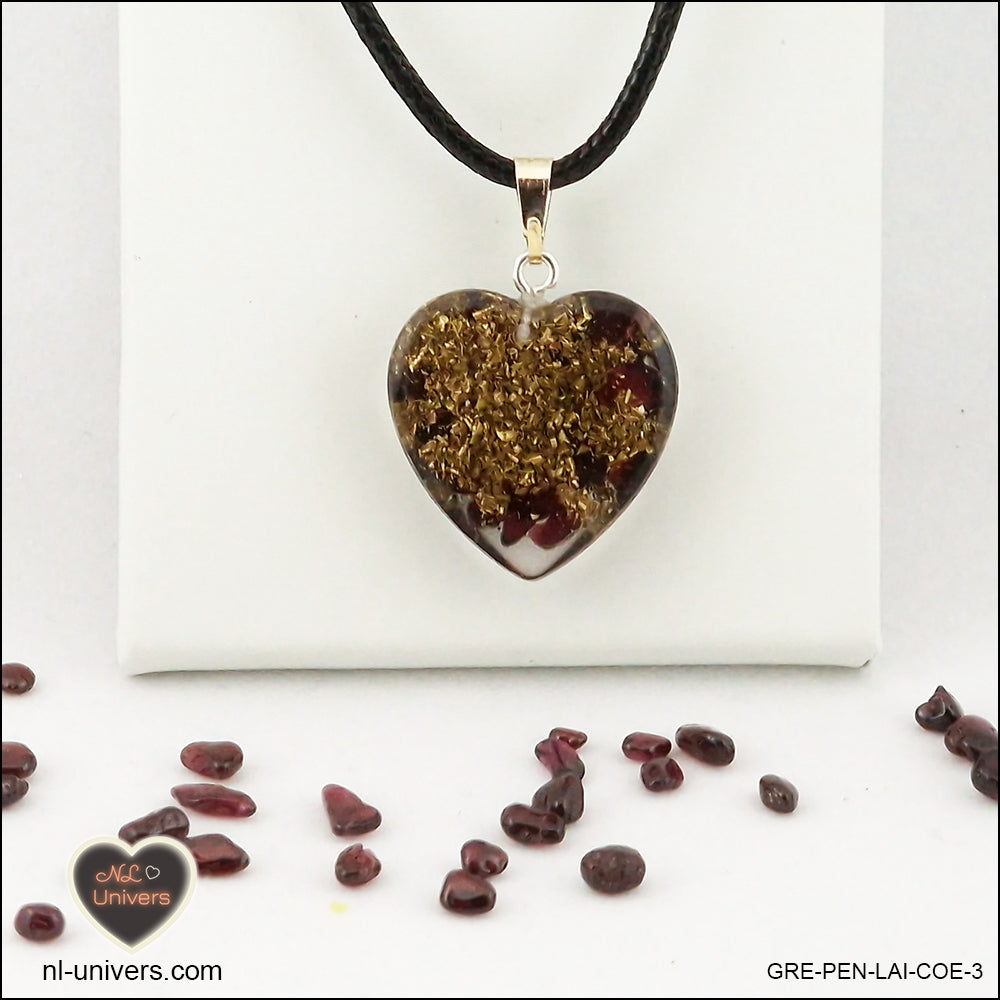 Garnet heart pendant M.2 in brass orgonite