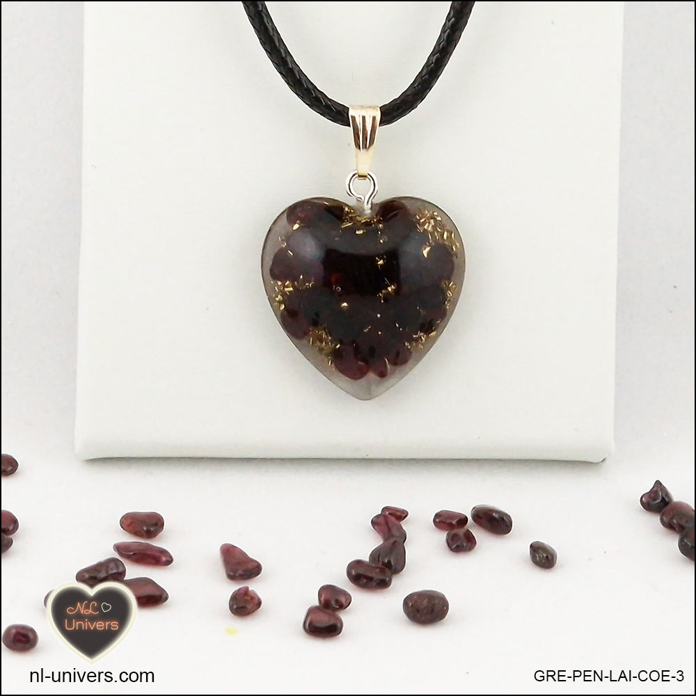 Garnet heart pendant M.2 in brass orgonite