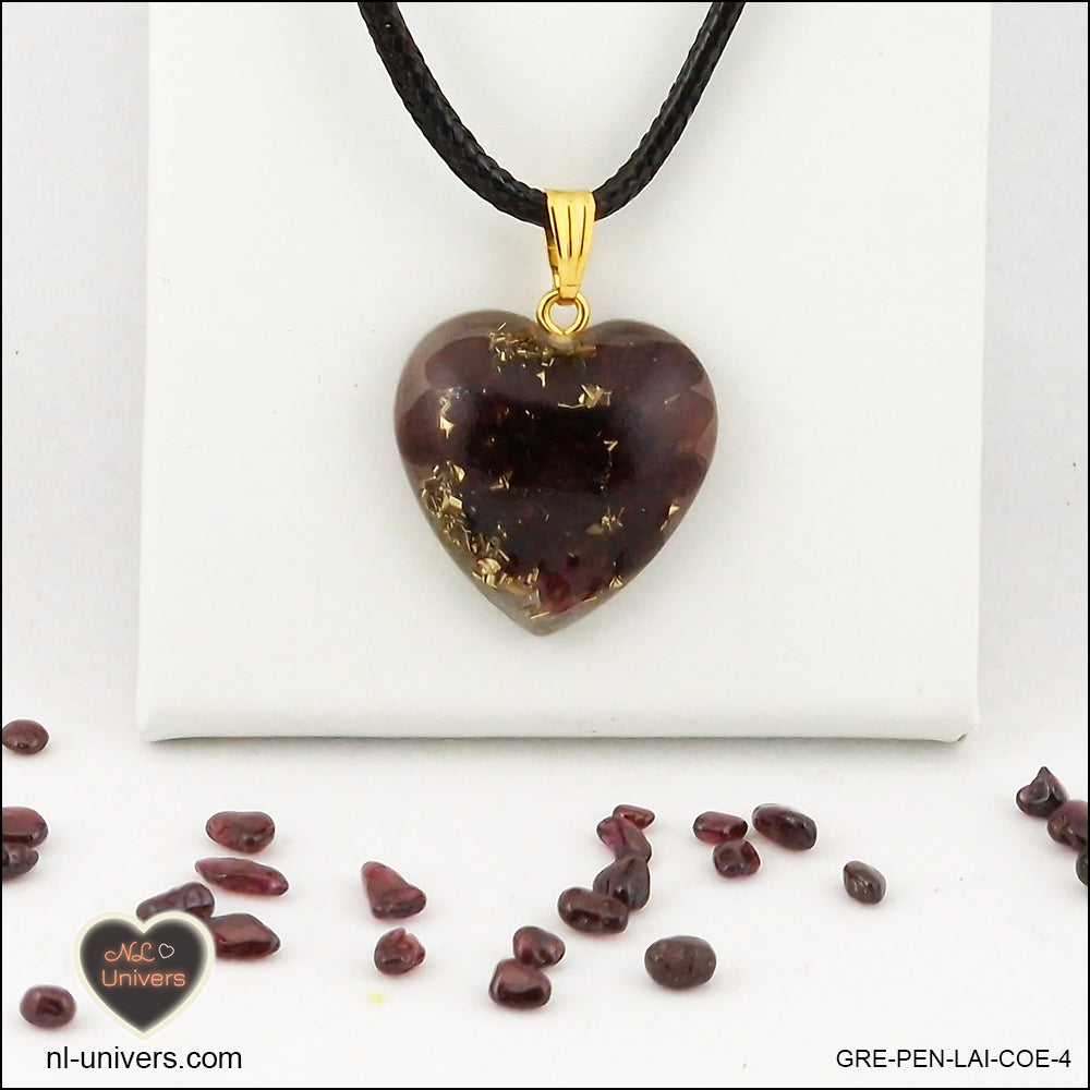 Garnet heart pendant M.2 in brass orgonite