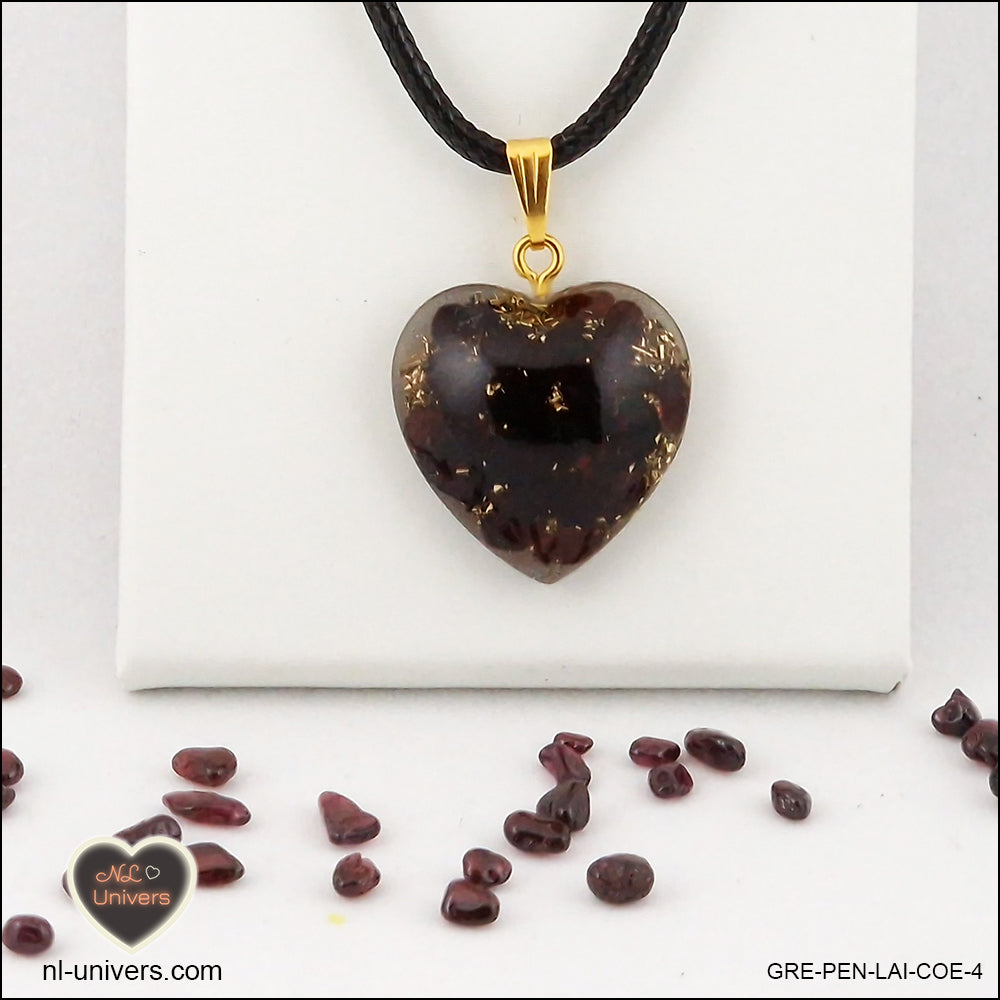 Garnet heart pendant M.2 in brass orgonite