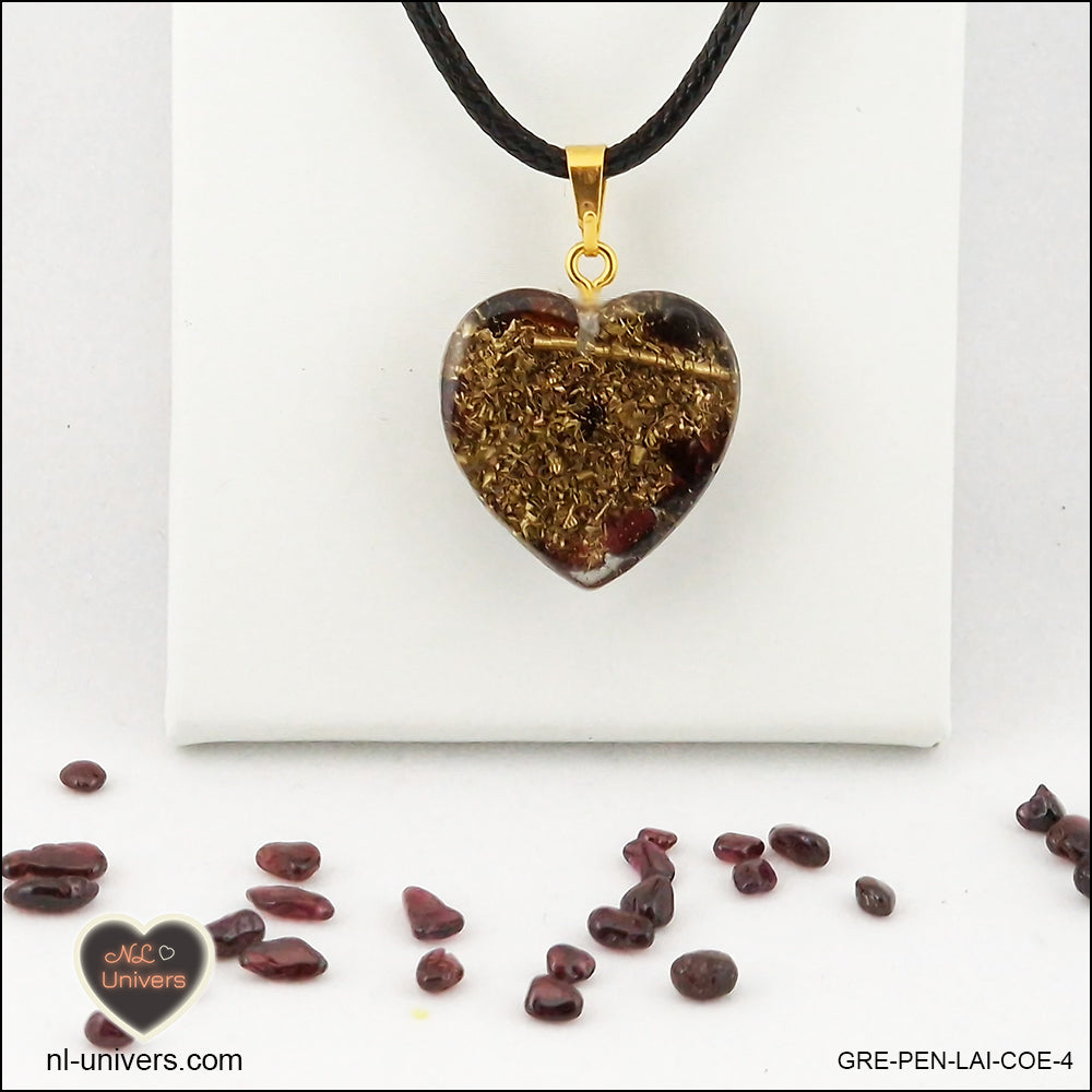 Garnet heart pendant M.2 in brass orgonite