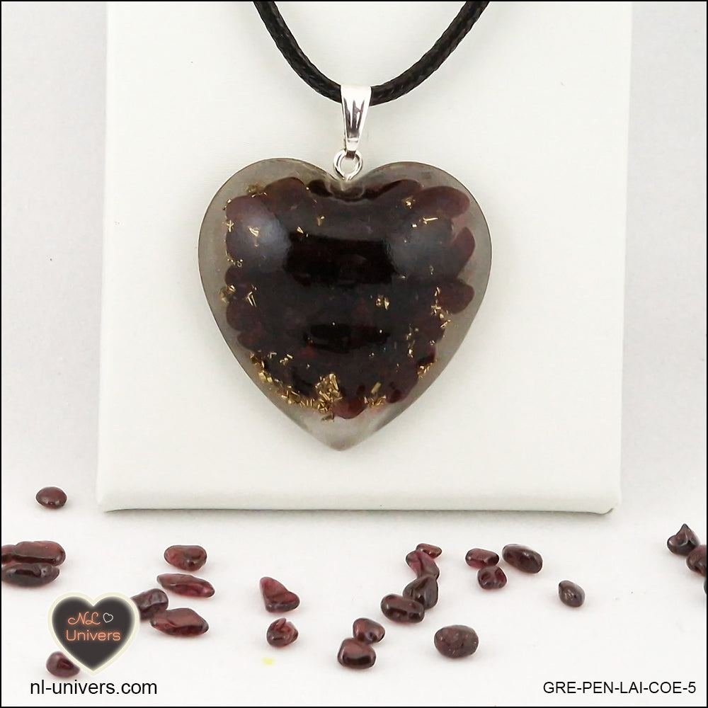 Garnet heart pendant M.3 in brass orgonite