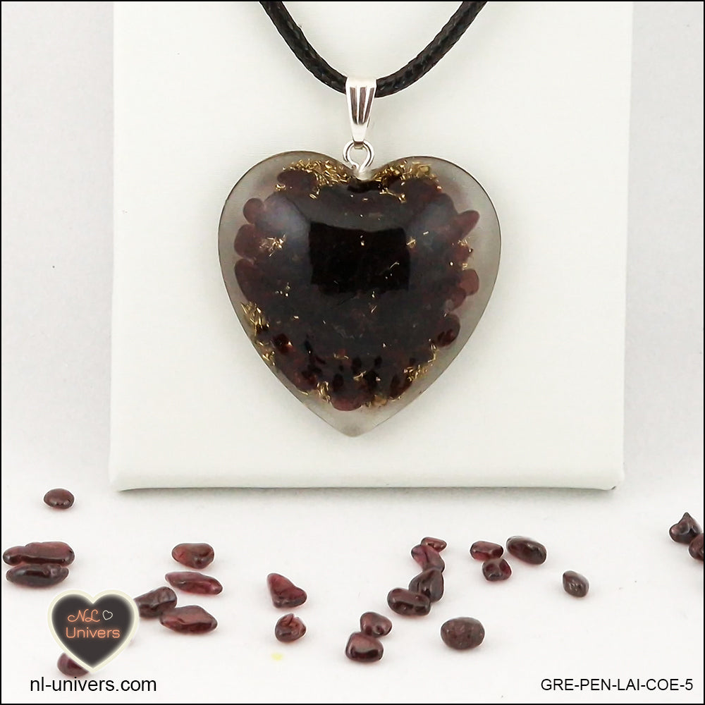 Garnet heart pendant M.3 in brass orgonite