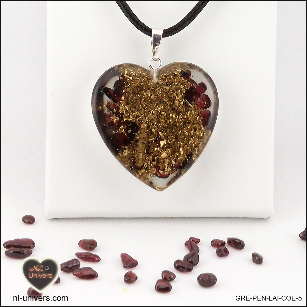 Garnet heart pendant M.3 in brass orgonite