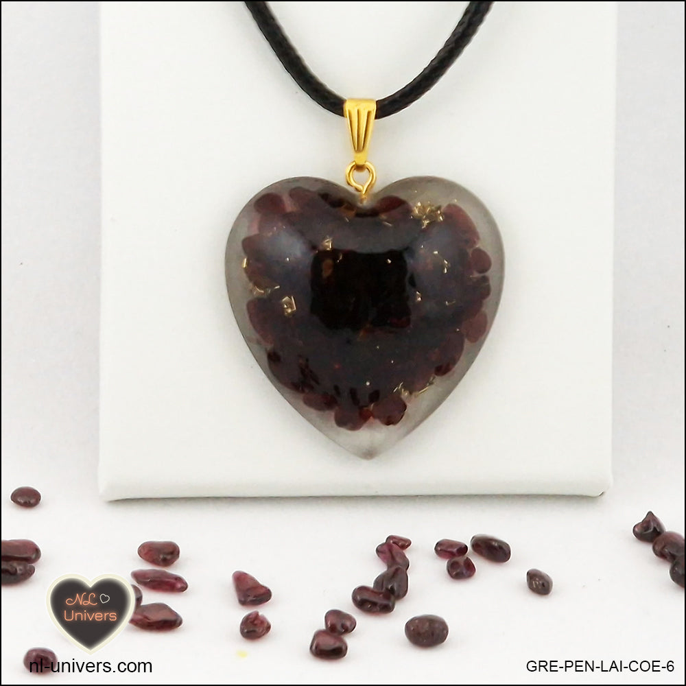 Garnet heart pendant M.3 in brass orgonite