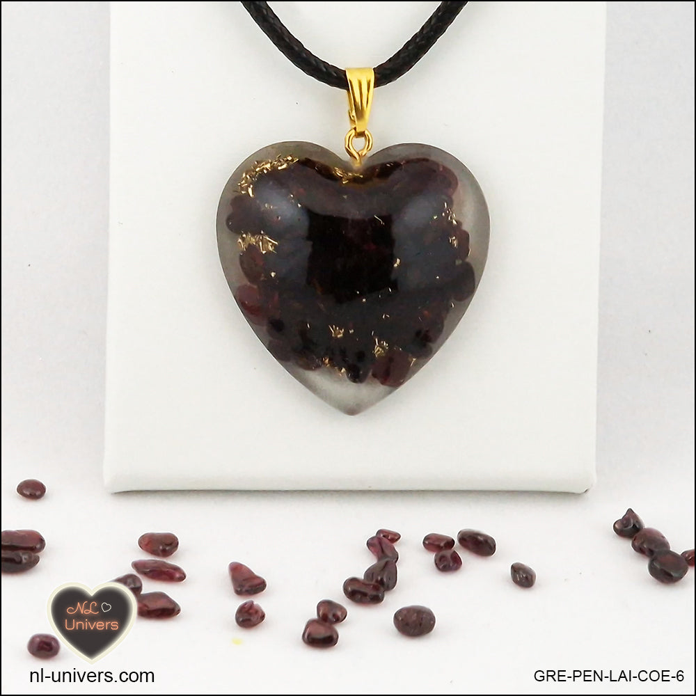 Garnet heart pendant M.3 in brass orgonite