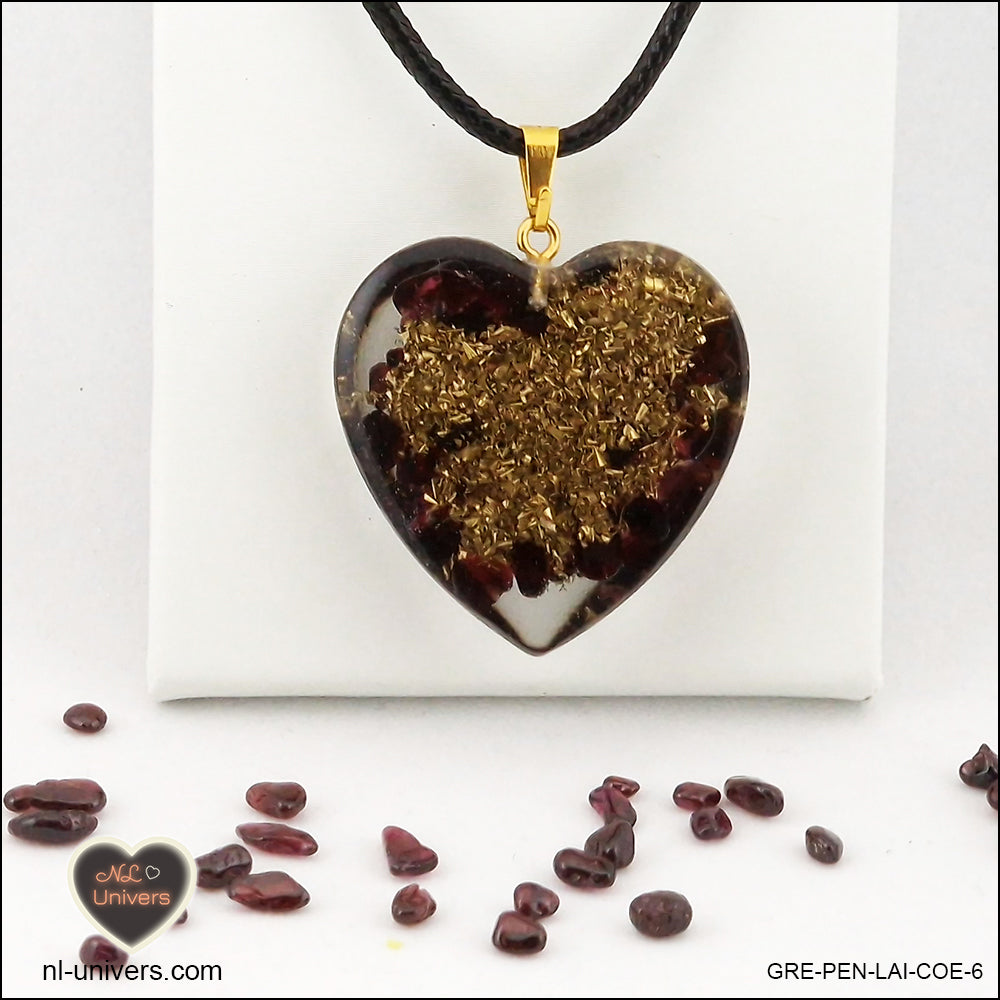 Garnet heart pendant M.3 in brass orgonite