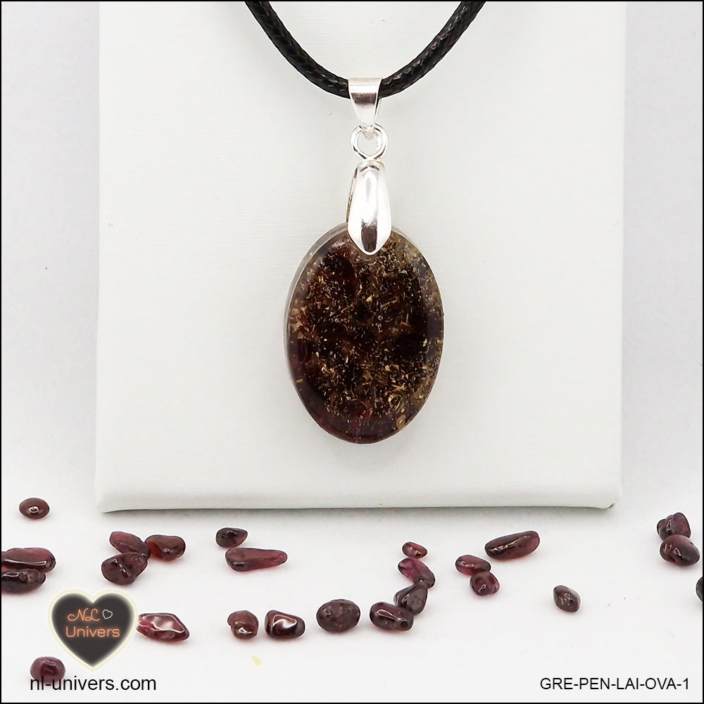 Oval Garnet pendant M.1 in brass orgonite