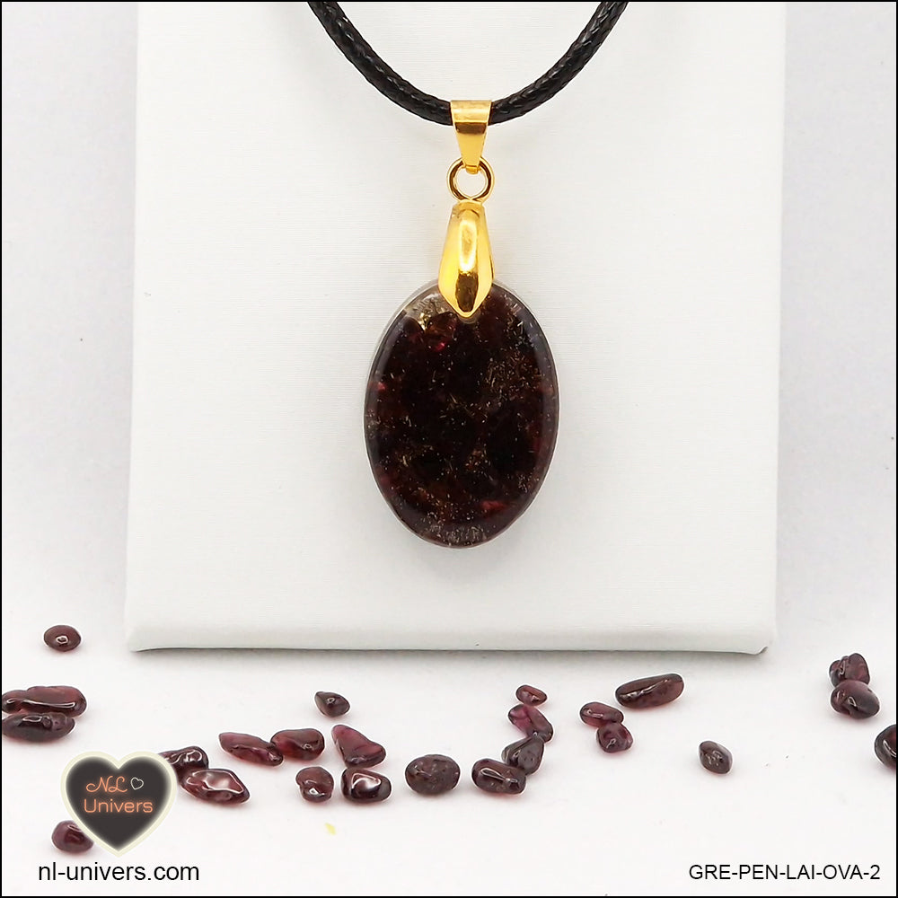 Oval Garnet pendant M.1 in brass orgonite