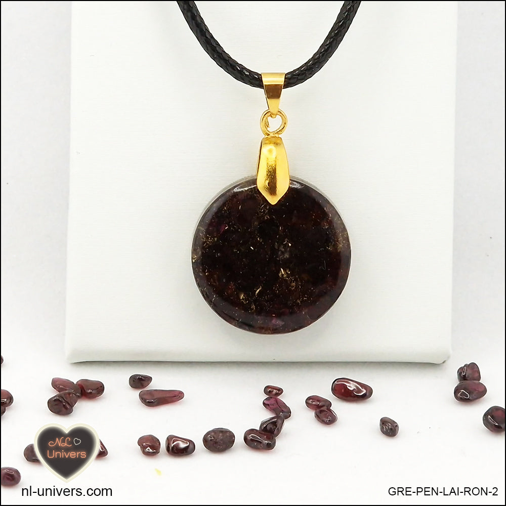 Round Garnet pendant M.1 in brass orgonite