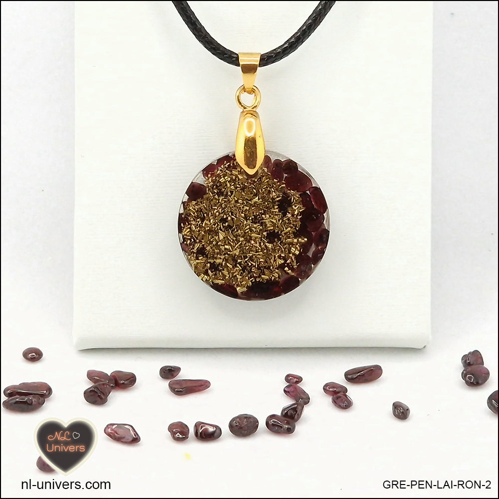 Round Garnet pendant M.1 in brass orgonite