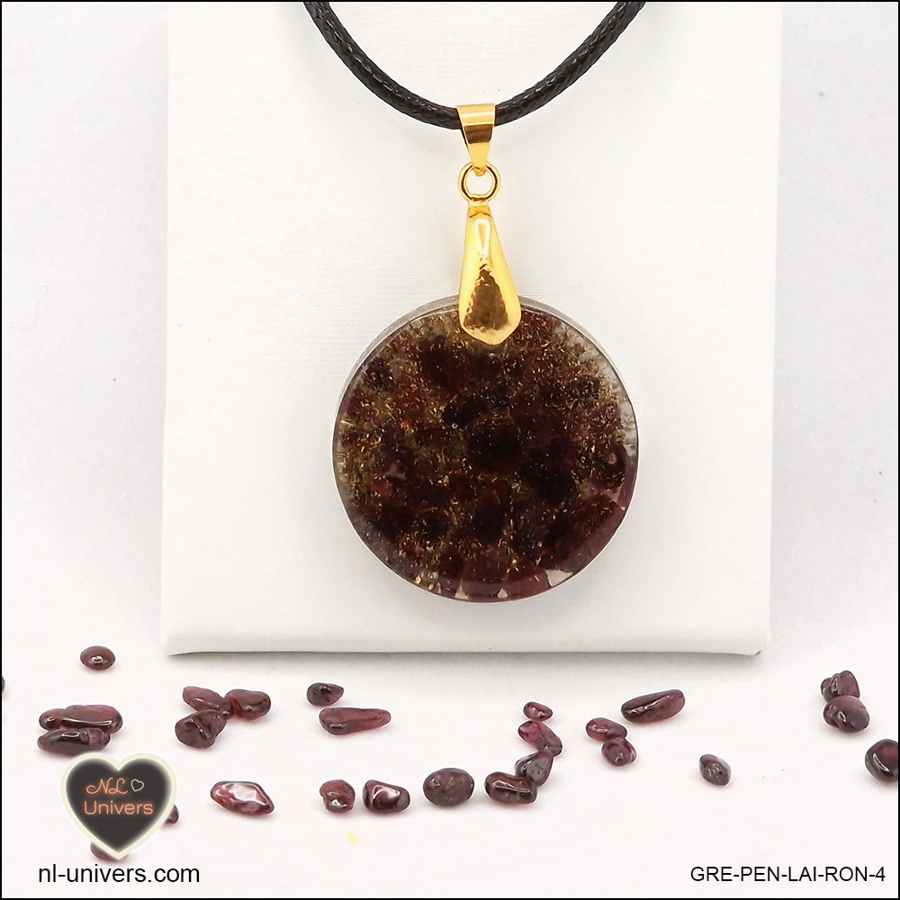 Round Garnet pendant M.2 in brass orgonite