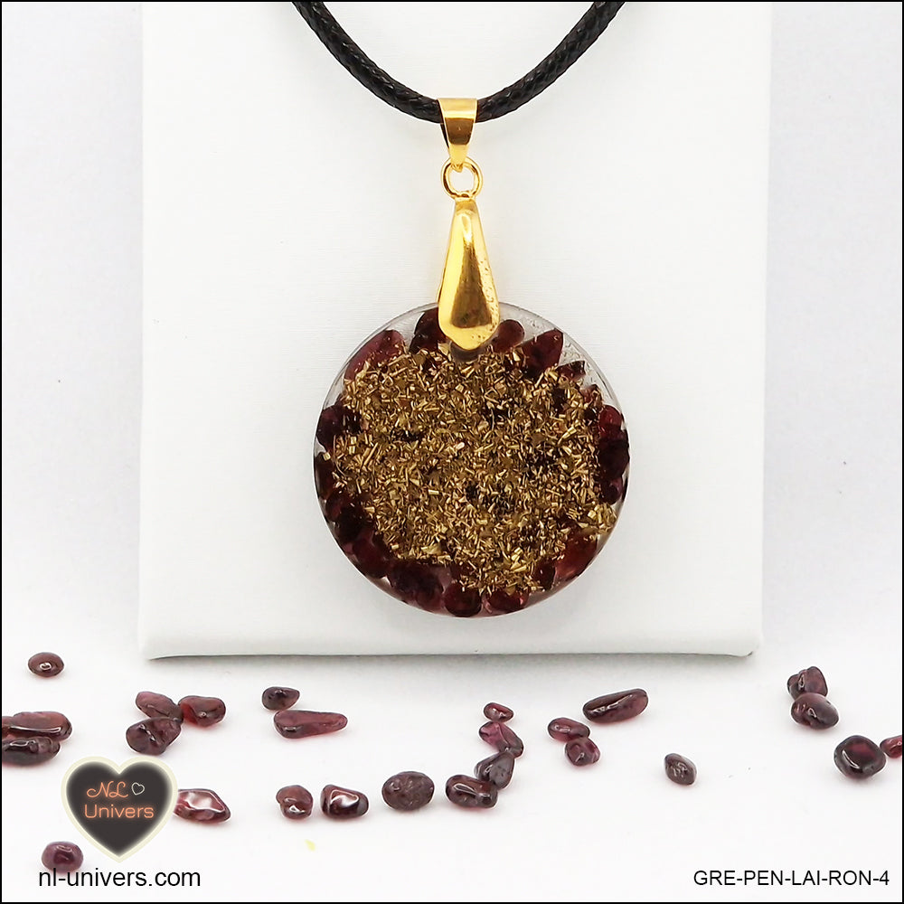 Round Garnet pendant M.2 in brass orgonite