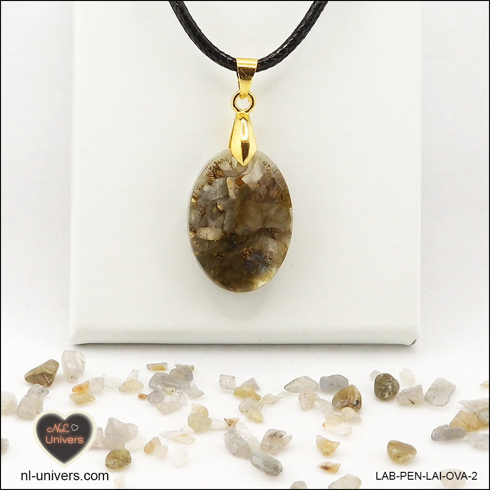 Oval Labradorite pendant M.1 in brass orgonite