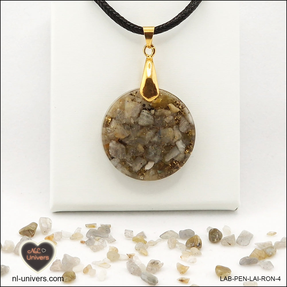 Pendentif Labradorite rond M.2 en orgonite laiton