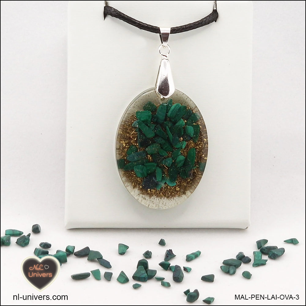 Oval Malachite pendant M.2 in brass orgonite