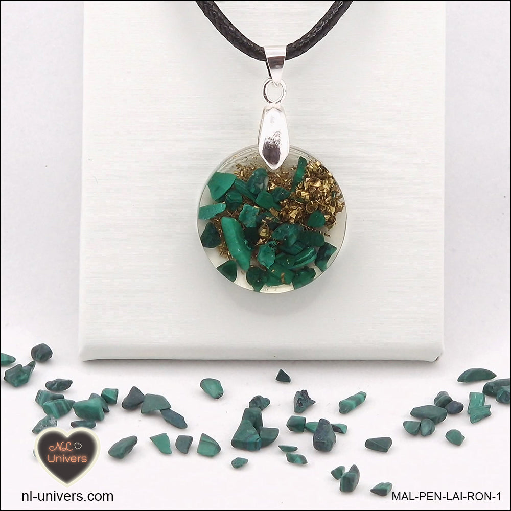 Round Malachite pendant M.1 in brass orgonite