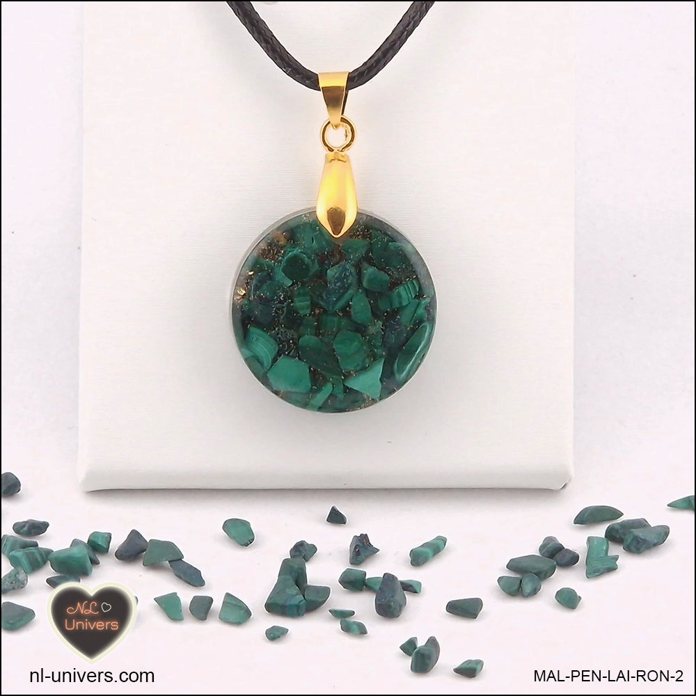 Round Malachite pendant M.1 in brass orgonite