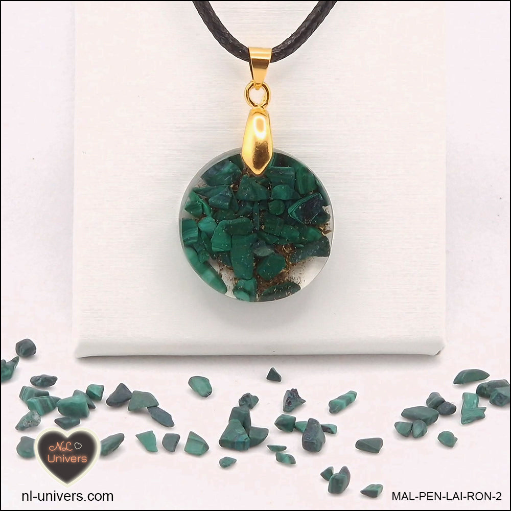 Round Malachite pendant M.1 in brass orgonite