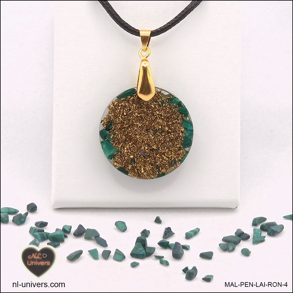 Pendentif Malachite rond M.2 en orgonite laiton