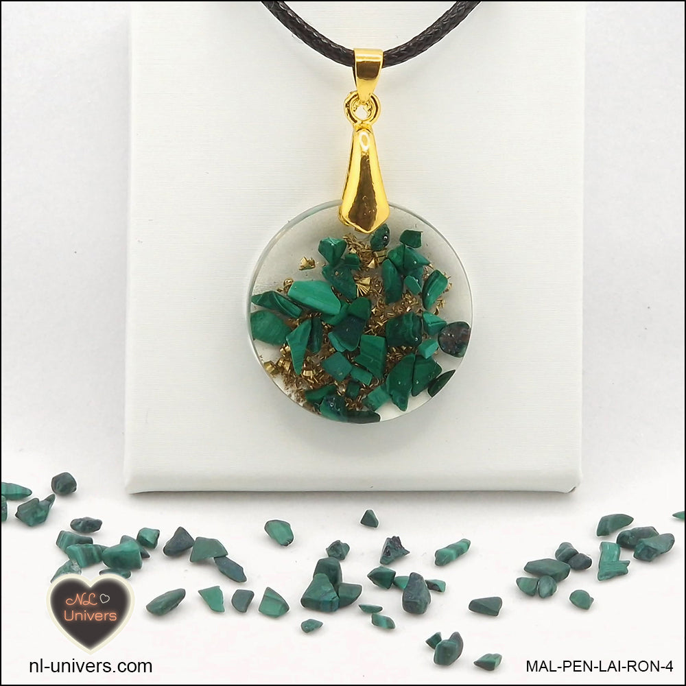 Round Malachite pendant M.2 in brass orgonite